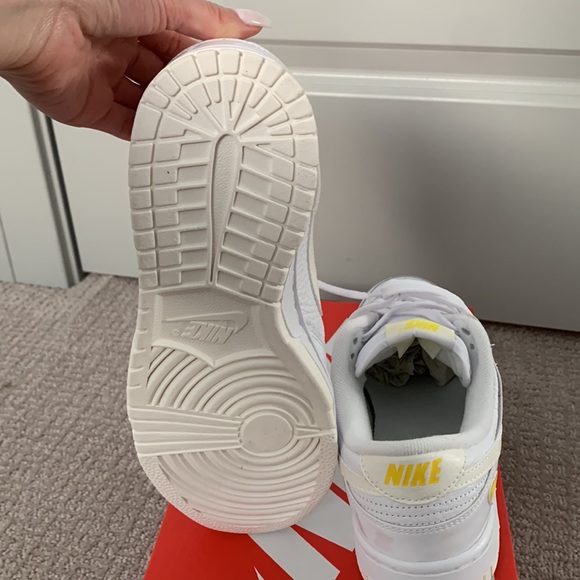 Women’s Nike dunk low white yellow heart size 7 - Picture 5 of 6